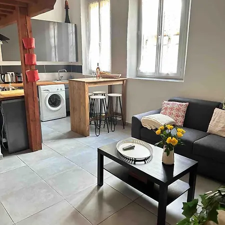 Cosy Air-conditioned In Old Antibes, Walk To & Market *